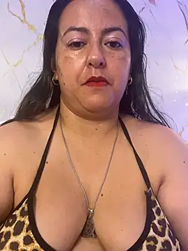 Snapshot of evelyn_harpeery chatting on 06.03.26 evelyn harpeery online show from 06.03.26