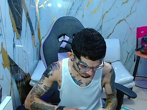 Snapshot of Boy_tatto77 chatting on 05.22.26 Boy tatto77 online show from 05.22.26