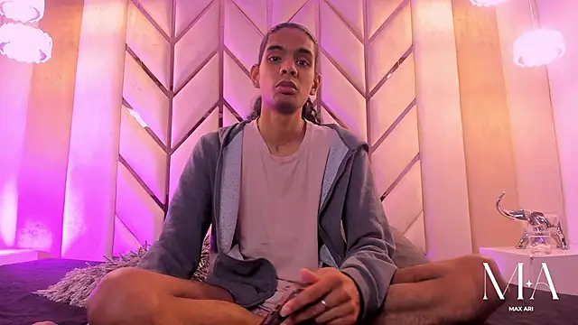 Max Ari online show from 01.13.26