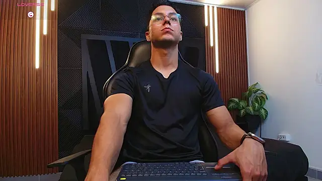 Snapshot of Noah_Clarkk chatting on 02.10.26 Noah Clarkk online show from 02.10.26