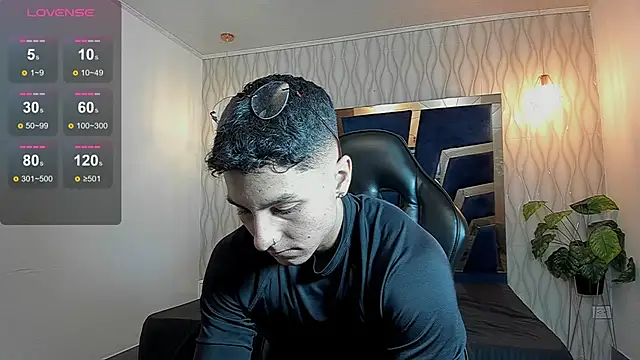 Noah Clarkk online show from 04.17.26