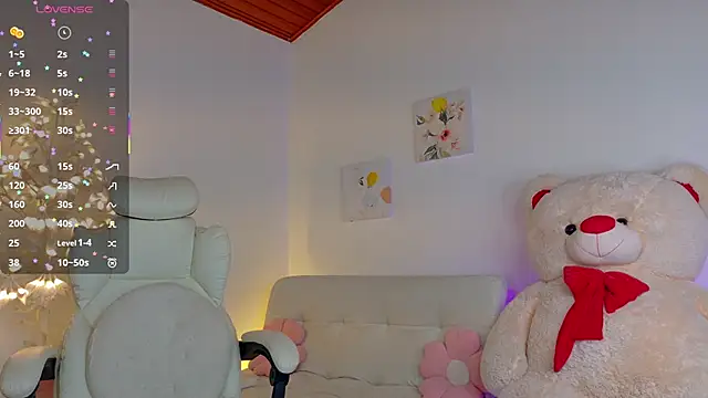 Snapshot of emmy_candy_18 chatting on 02.13.26 emmy candy 18 online show from 02.13.26