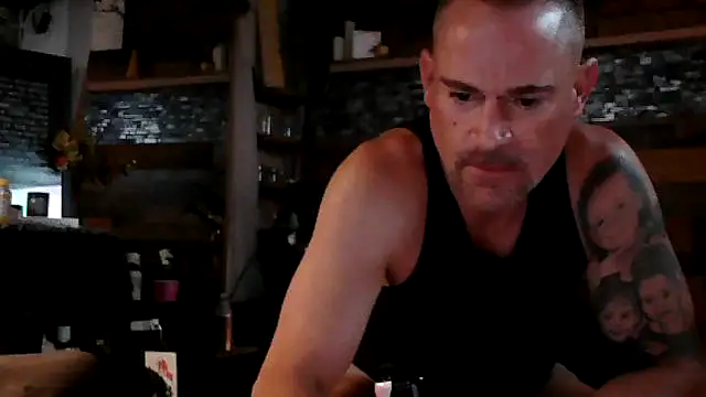 Snapshot of MISTERANDDEMI chatting on 04.18.26 MISTERANDDEMI online show from 04.18.26