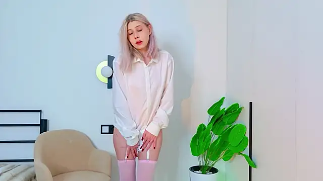 MidnightLily  online show from 03.23.26