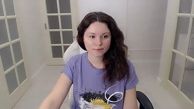 Snapshot of LondonMiley chatting on 12.20.25 LondonMiley online show from 12.20.25