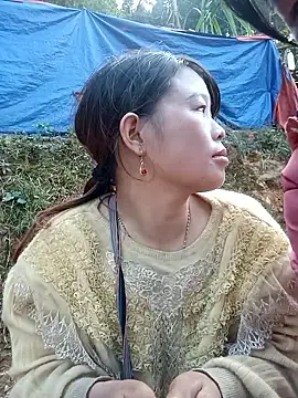 Snapshot of chloe-ri chatting on 12.19.25 chloe-ri online show from 12.19.25