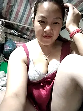 Snapshot of Lucky_cutee chatting on 04.18.26 Lucky cutee online show from 04.18.26