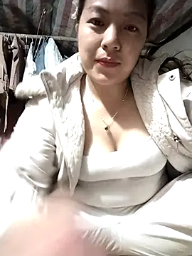 Snapshot of Lucky_cutee chatting on 04.24.26 Lucky cutee online show from 04.24.26