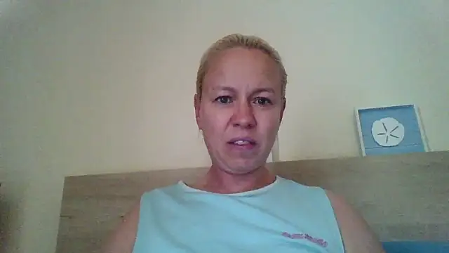 Snapshot of jennyblondeuk chatting on 04.21.26 jennyblondeuk online show from 04.21.26