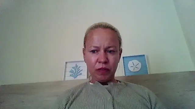 Snapshot of jennyblondeuk chatting on 04.30.26 jennyblondeuk online show from 04.30.26
