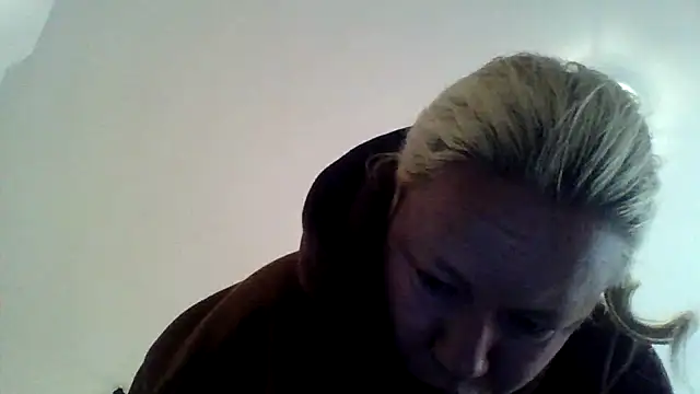 Snapshot of jennyblondeuk chatting on 05.09.26 jennyblondeuk online show from 05.09.26
