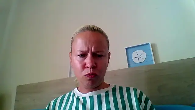 Snapshot of jennyblondeuk chatting on 05.10.26 jennyblondeuk online show from 05.10.26