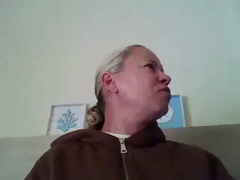 Snapshot of jennyblondeuk chatting on 05.17.26 jennyblondeuk online show from 05.17.26