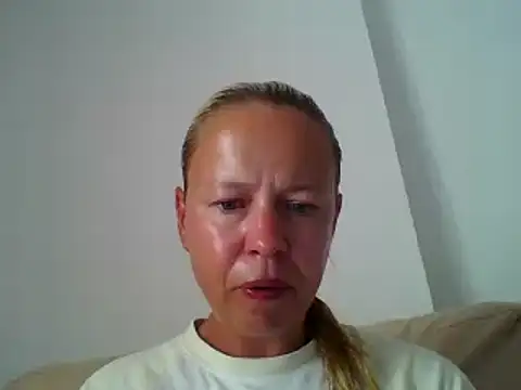 Snapshot of jennyblondeuk chatting on 06.06.26 jennyblondeuk online show from 06.06.26