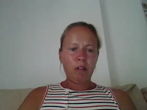 Snapshot of jennyblondeuk chatting on 06.22.26 jennyblondeuk online show from 06.22.26