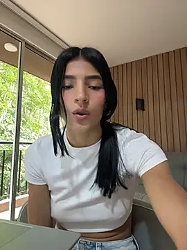 Snapshot of Ema_Rose_ chatting on 05.01.26 Ema Rose online show from 05.01.26