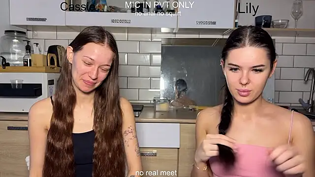 Snapshot of girls_secrets chatting on 02.01.26 girls secrets online show from 02.01.26