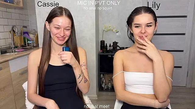 Snapshot of girls_secrets chatting on 02.04.26 girls secrets online show from 02.04.26