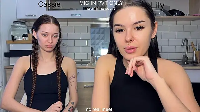 Snapshot of girls_secrets chatting on 02.13.26 girls secrets online show from 02.13.26