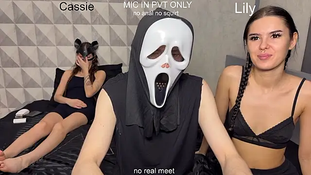 Snapshot of girls_secrets chatting on 02.18.26 girls secrets online show from 02.18.26