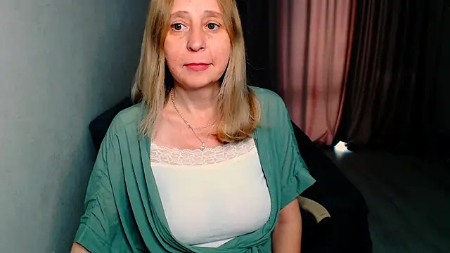 Snapshot of MiLenaMilf chatting on 05.17.26 MiLenaMilf online show from 05.17.26