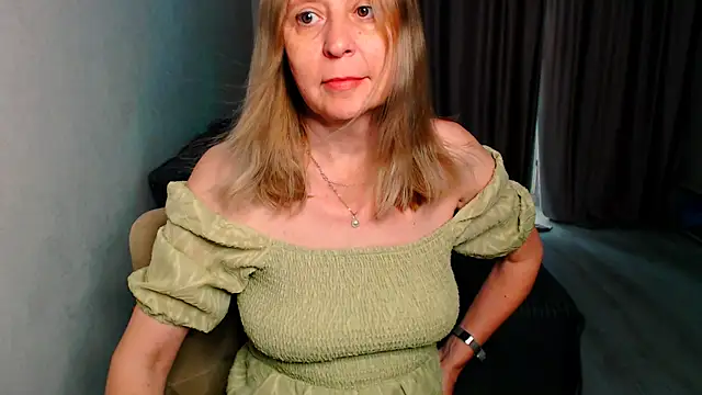 Snapshot of MiLenaMilf chatting on 05.31.26 MiLenaMilf online show from 05.31.26