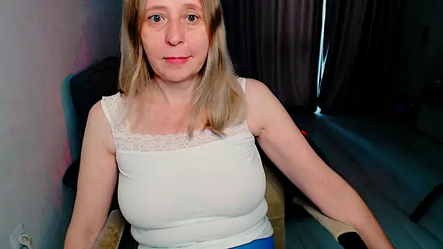 Snapshot of MiLenaMilf chatting on 06.05.26 MiLenaMilf online show from 06.05.26