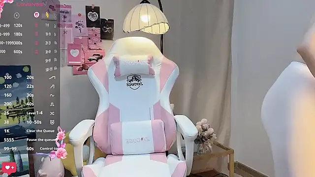 cuteqiqi online show from 04.12.26