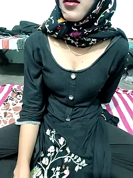 Yours-Zeenat online show from 12.23.25