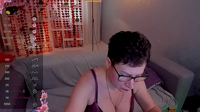 Snapshot of JennyMons chatting on 02.12.26 JennyMons online show from 02.12.26