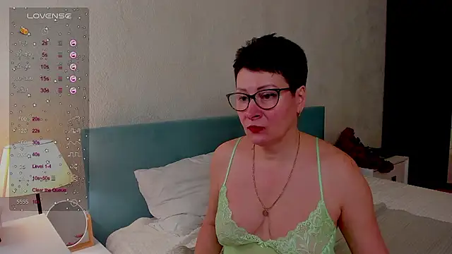 Snapshot of JennyMons chatting on 02.17.26 JennyMons online show from 02.17.26