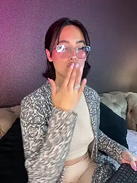 Snapshot of luna_gv chatting on 02.18.26 luna gv online show from 02.18.26