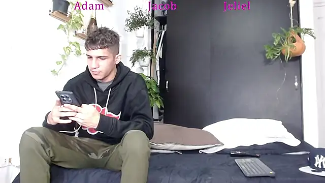 Interracial Snow Bunny online show from 01.05.26