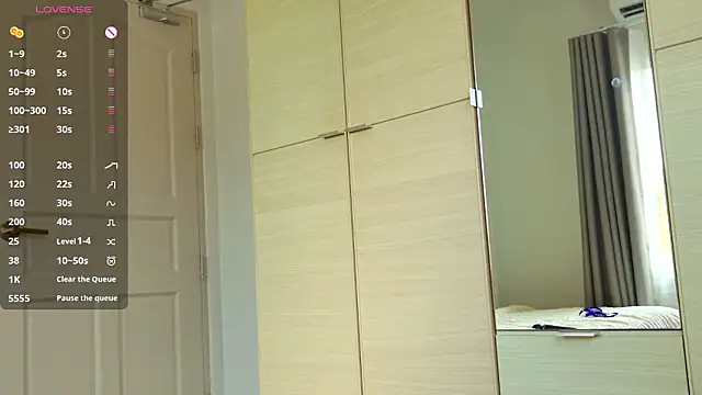 Snapshot of MilaReef chatting on 02.06.26 MilaReef online show from 02.06.26