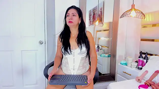 Noelle Minx online show from 07.20.26