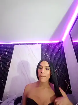 Isis Hot   online show from 03.02.26