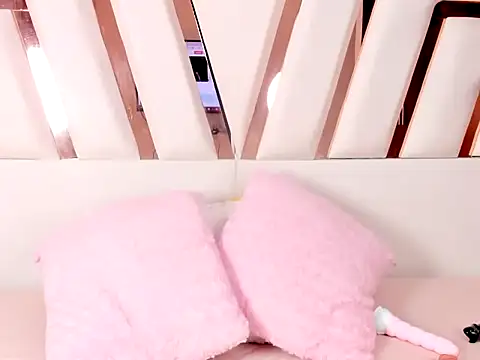 Snapshot of MiaKleinX chatting on 05.18.26 MiaKleinX online show from 05.18.26