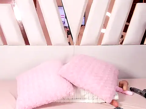 Snapshot of MiaKleinX chatting on 05.30.26 MiaKleinX online show from 05.30.26
