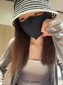 Snapshot of ZJbaby chatting on 04.25.26 ZJbaby online show from 04.25.26