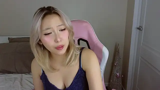 Snapshot of jasmilee chatting on 02.20.26 jasmilee online show from 02.20.26