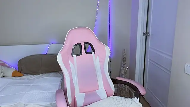 Snapshot of jasmilee chatting on 02.23.26 jasmilee online show from 02.23.26