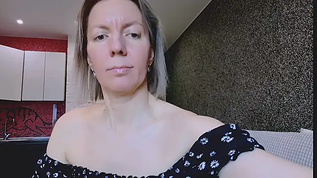 Amanda Luxe online show from 03.04.26