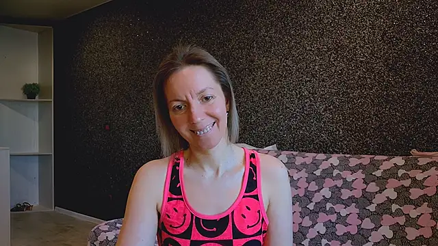 Amanda Luxe online show from 03.25.26