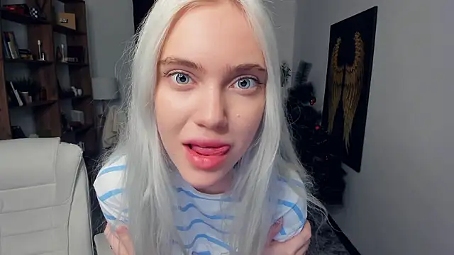 KristalCrowner online show from 01.17.26