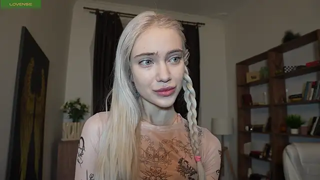 KristalCrowner online show from 04.12.26