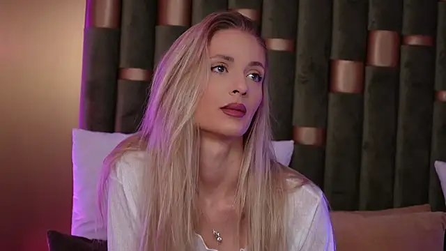 Snapshot of AmeliaAngel chatting on 10.07.25 AmeliaAngel online show from 10.07.25