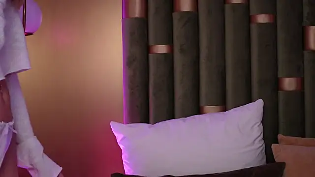 Snapshot of AmeliaAngel chatting on 11.13.25 AmeliaAngel online show from 11.13.25