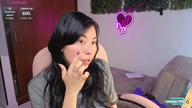 Snapshot of LolaOpalX chatting on 04.25.26 LolaOpalX online show from 04.25.26