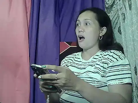 Snapshot of prettymomma24xx chatting on 05.28.26 prettymomma24xx online show from 05.28.26