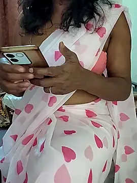 Snapshot of Meena_Meenakshi chatting on 02.04.26 Meena Meenakshi online show from 02.04.26